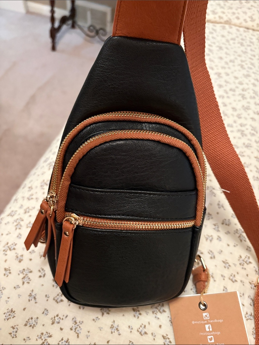🤎 Sling Backpack - Picture 4 of 8